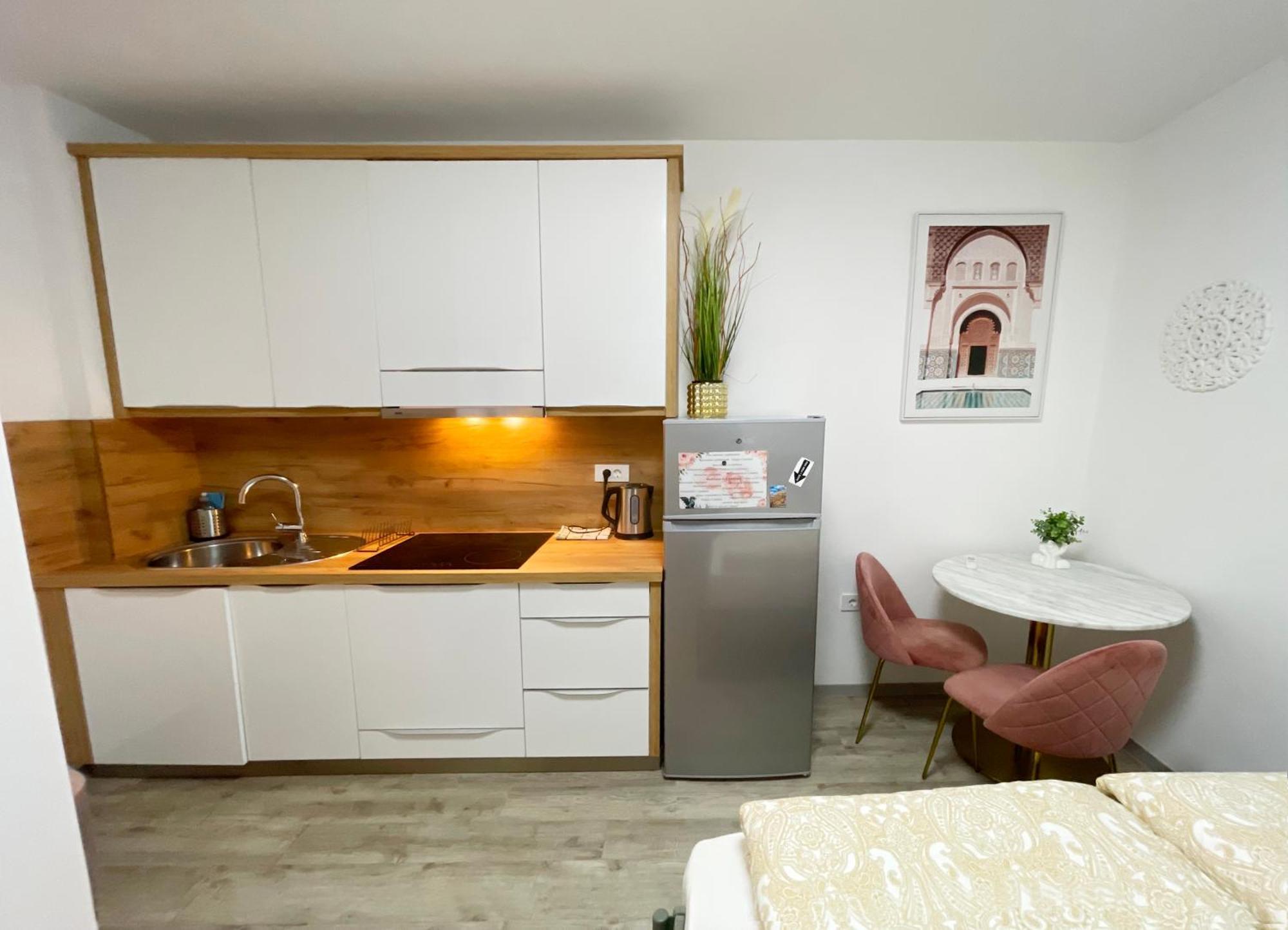The Maze Apartment *